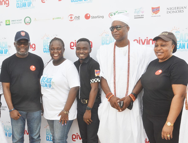 L-R: Executive Director, Commercial and Institutional Banking, Sterling Bank, Mr. Tunde Adeola, Chief Executive Officer, Sterling One Foundation, Olapeju Ibekwe, Odenusi Olawale, Digital Marketing Communications Lead, Rite Foods, Chief Olumide Ilumo Oniru, Olopon of Iru Kingdom & the Otunba of Ilashe, General Manager, Corporate and Investment Banking, Sterling Bank, Mrs. Mojisola Bakare during a cleaning exercise at Oniru Beach to mark the World Recycling Day in Lagos recently.