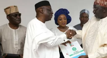 2023: Pastor Tunde Bakare Obtains N100m APC Presidential Form