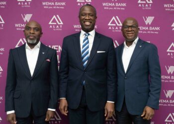 From left to right: MD/CEO, Wema Bank Plc, Mr. Moruf Oseni, Executive Director, Standard Chartered Bank Nigeria, Mr. Olukorede Adenowo and Deputy Managing Director, Wema Bank Plc, Mr. Wole Akinleye, during a courtesy visit, to discuss business opportunities between both financial institutions, at the Wema Bank Towers this week.
