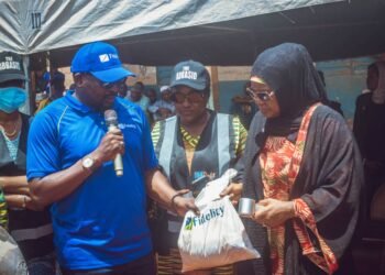 Fidelity Bank Distributes Food Packs